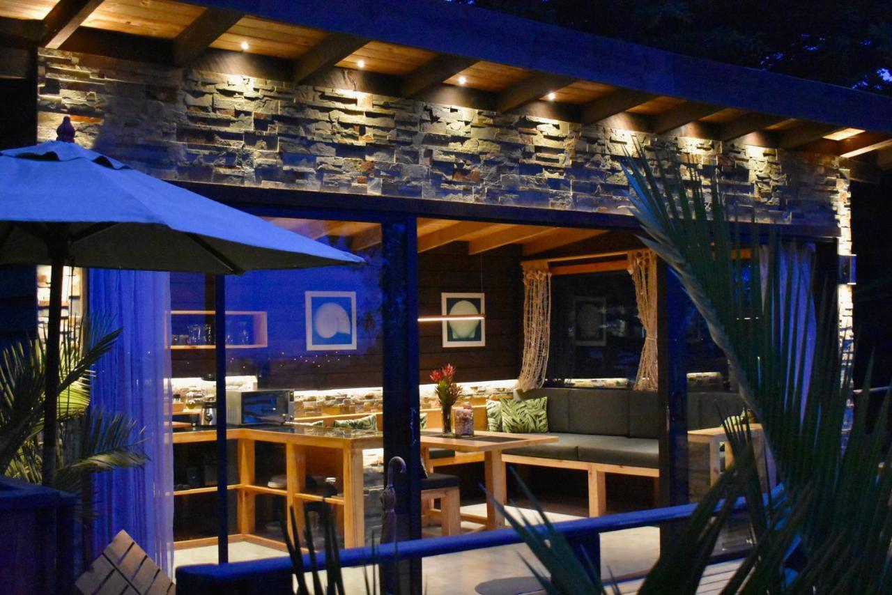 ---- Escapada De Lujo Para Dos ---- Casa Boutique Privada - Vistas Al Oceano - Parrilla Y Fogon En Quincho Privado - Insumos Desayuno - Tu Estadia Incluye Gratis 1 Sesion De Hidromasaje & Cromoterapia Bajo Las Estrellas En Jacuzzi Privado (Adults Onl Pichilemu Esterno foto